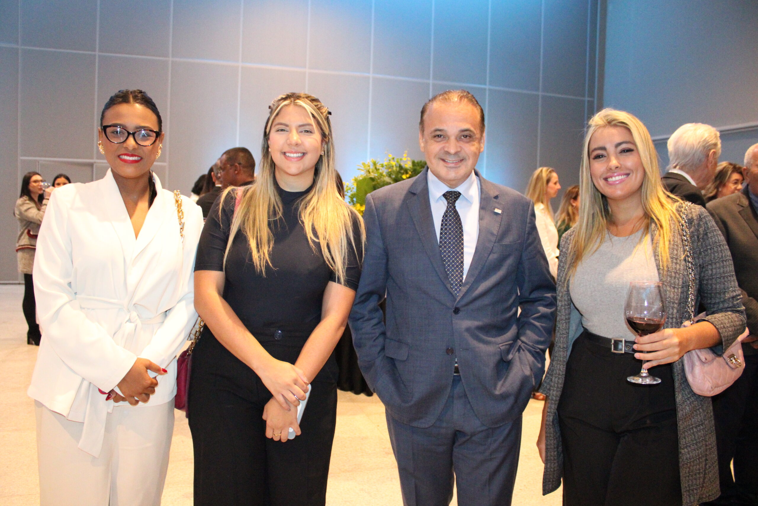 Vanessa Vitória, advogada, Natália Barbosa, da Câmara dos Deputados, Roberto de Lucena, secretário de Turismo de SP, e Cristiane Oliveira, da Marco Consultoria Vanessa Vitória, advogada, Natália Barbosa, da Câmara dos Deputados, Roberto de Lucena, secretário de Turismo de SP, e Cristiane Oliveira, da Marco Consultoria