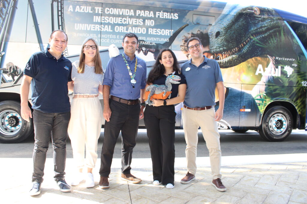 Vicente Brasil, Priscilla Figueiredo e Heloísa Novaes, da Azul, com Renato Gonçalves e Martim Diniz, da Universal