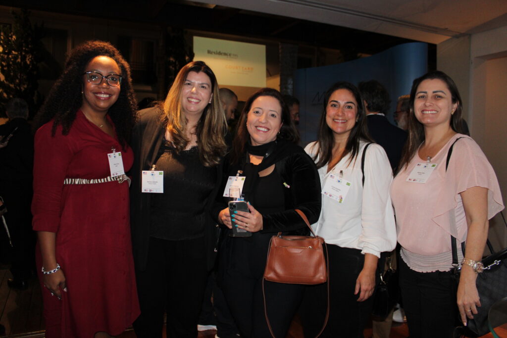 Vilmara Souza, da Agaxtur, Mariana Azevedo e Adriana Fredericce, da Diversa, Luiza Leopoldo, da Smiles Viagens, e Melissa Rosa, da Interep