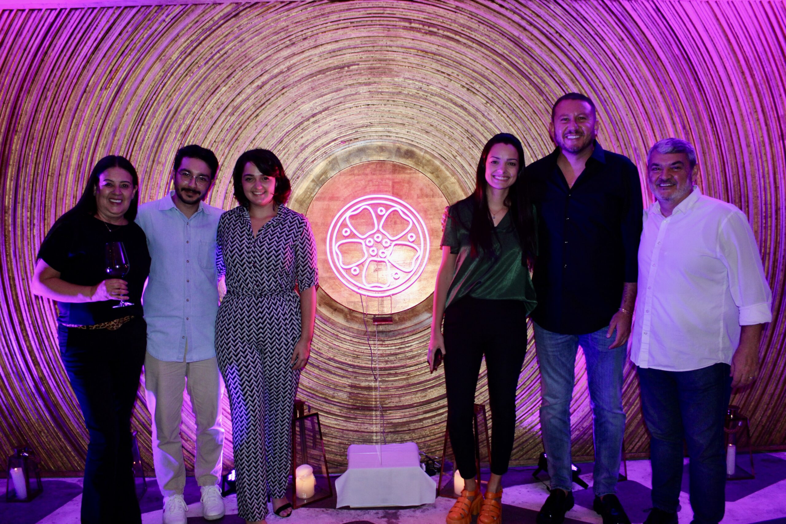 Vivi Siqueira, Victor Bauab, Ligia Marcomini, Thaise Salzgeber, Wagner Chaves e Douglas Mendes, da Sakura Vivi Siqueira, Victor Bauab, Ligia Marcomini, Thaise Salzgeber, Wagner Chaves e Douglas Mendes, da Sakura