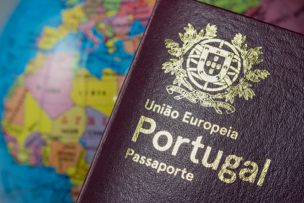 shutterstock passaporte portugal Nova lei permite que milhares de brasileiros conquistem a cidadania portuguesa
