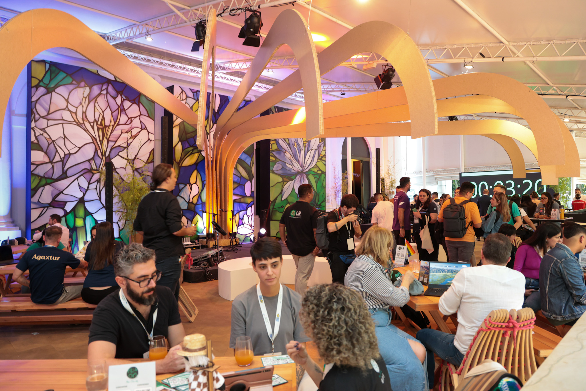 Evento reúne mais de 200 pessoas em São Paulo Evento reúne mais de 200 pessoas em São Paulo