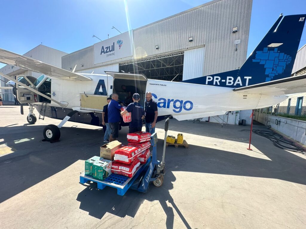 Aeronave Cessna Grand Caravan cargueira Azul Cargo amplia postos de ajuda para o Rio Grande do Sul no país