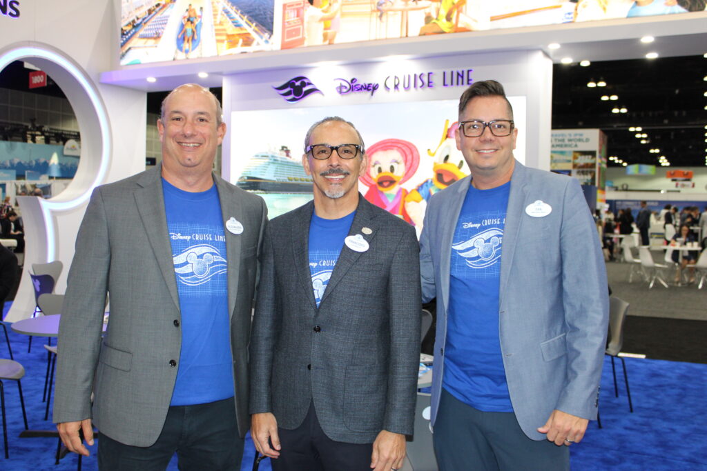 Alexander Haim, Francisco Restrepo e Dan Silva, da Disney