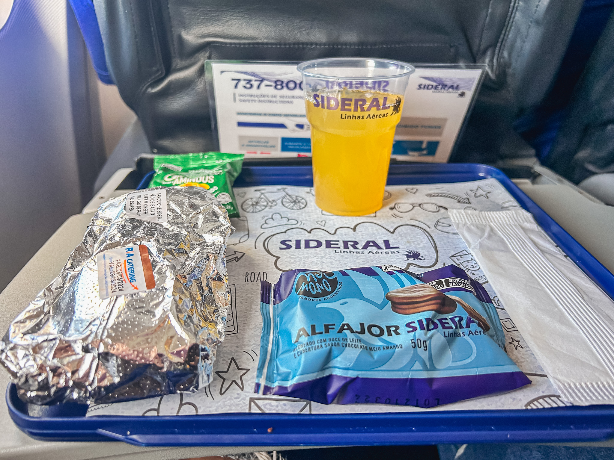 Alimentação servida a bordo do voo da VPair Alimentação servida a bordo do voo da VPair