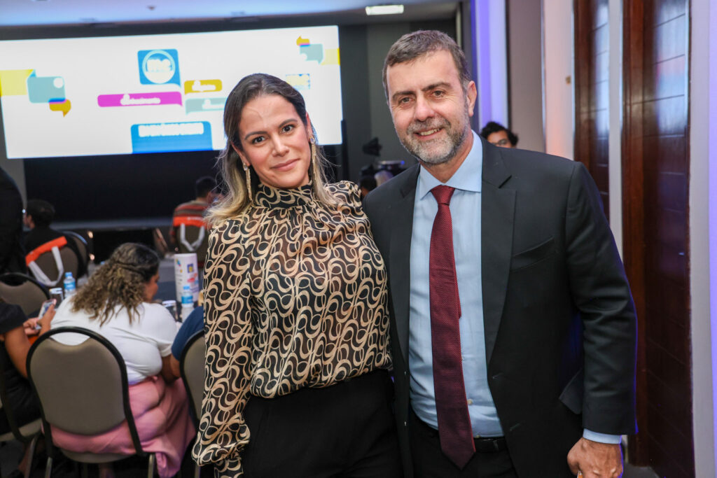 Aline Moretto, do Visite São Paulo, e Marcelo Freixo, presidente da Embratur