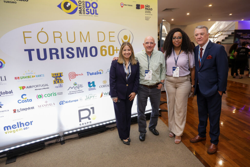 Ana Carolina, Aldo Leone e Vilmara Souza, da Agaxtur, e Guilherme Fussi, do Fórum de Turismo 60+