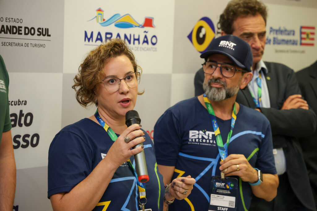 Andrezza Negrini, do Balneário Camboriú CVB, e Geninho Goes, diretor da BNT Mercosul