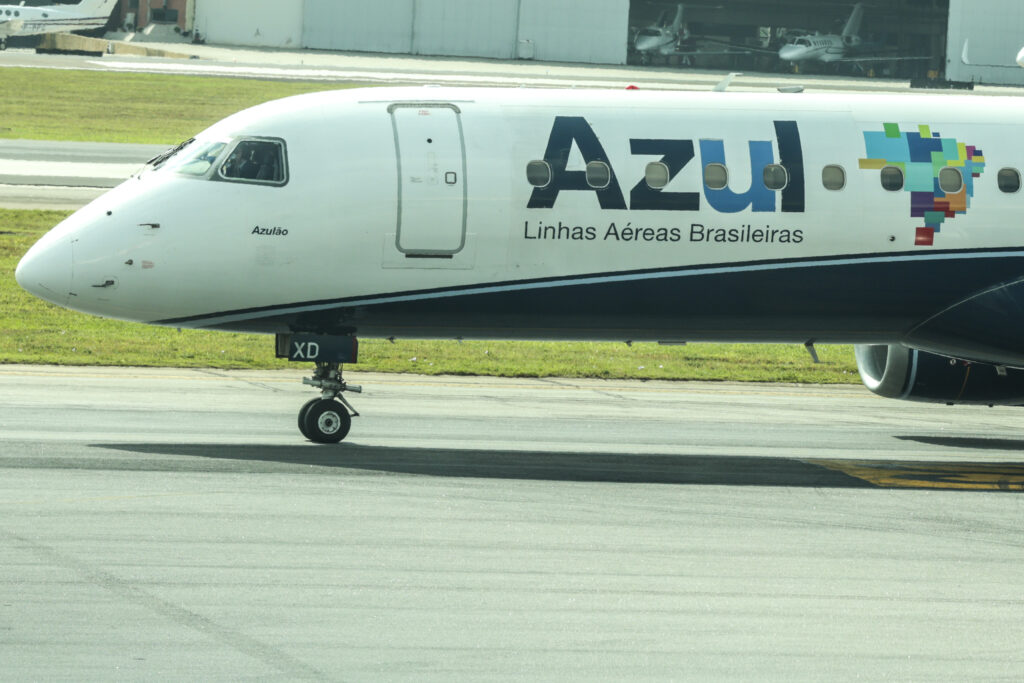 Aviao Azul credito Eric Ribeiro 2 Azul e FAB realizam o primeiro voo humanitário com donativos para Canoas (RS)