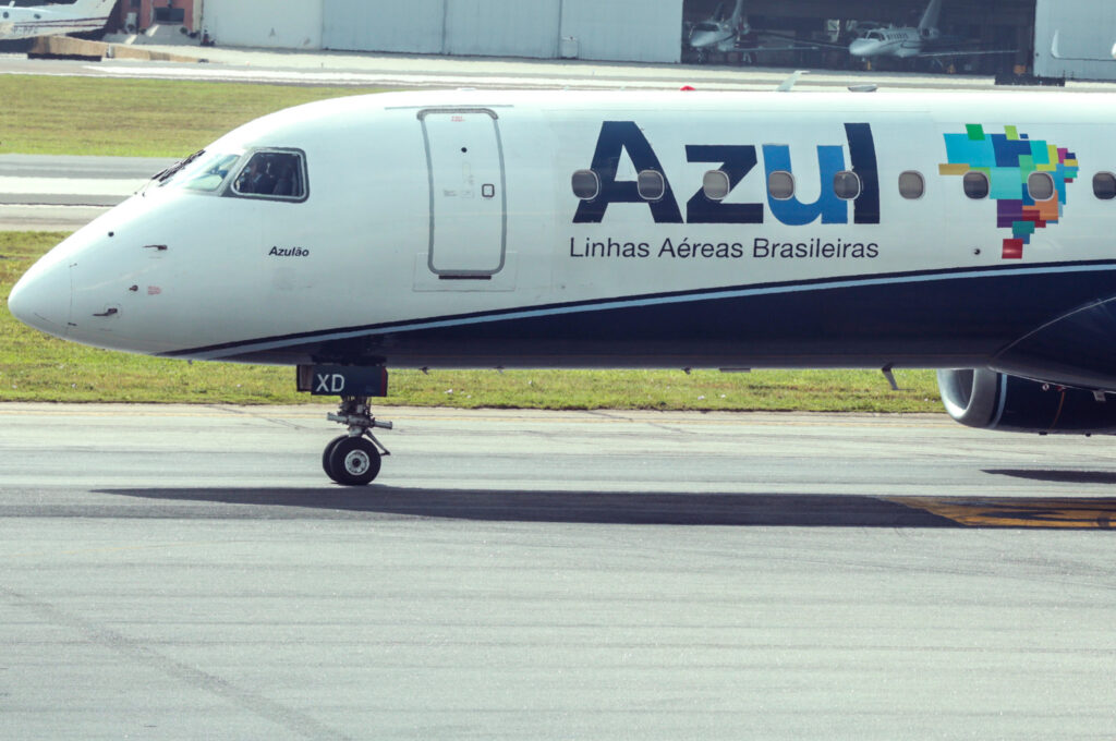 Azul suspende operações em Barcelos (AM) por alto risco de impacto com aves Azul suspende operações em Barcelos (AM) por alto risco de impacto com aves