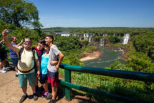 120 nacionalidades passaram pelas Cataratas do Iguaçu nesse último mês (Bruno Bimbato/Divulgação)