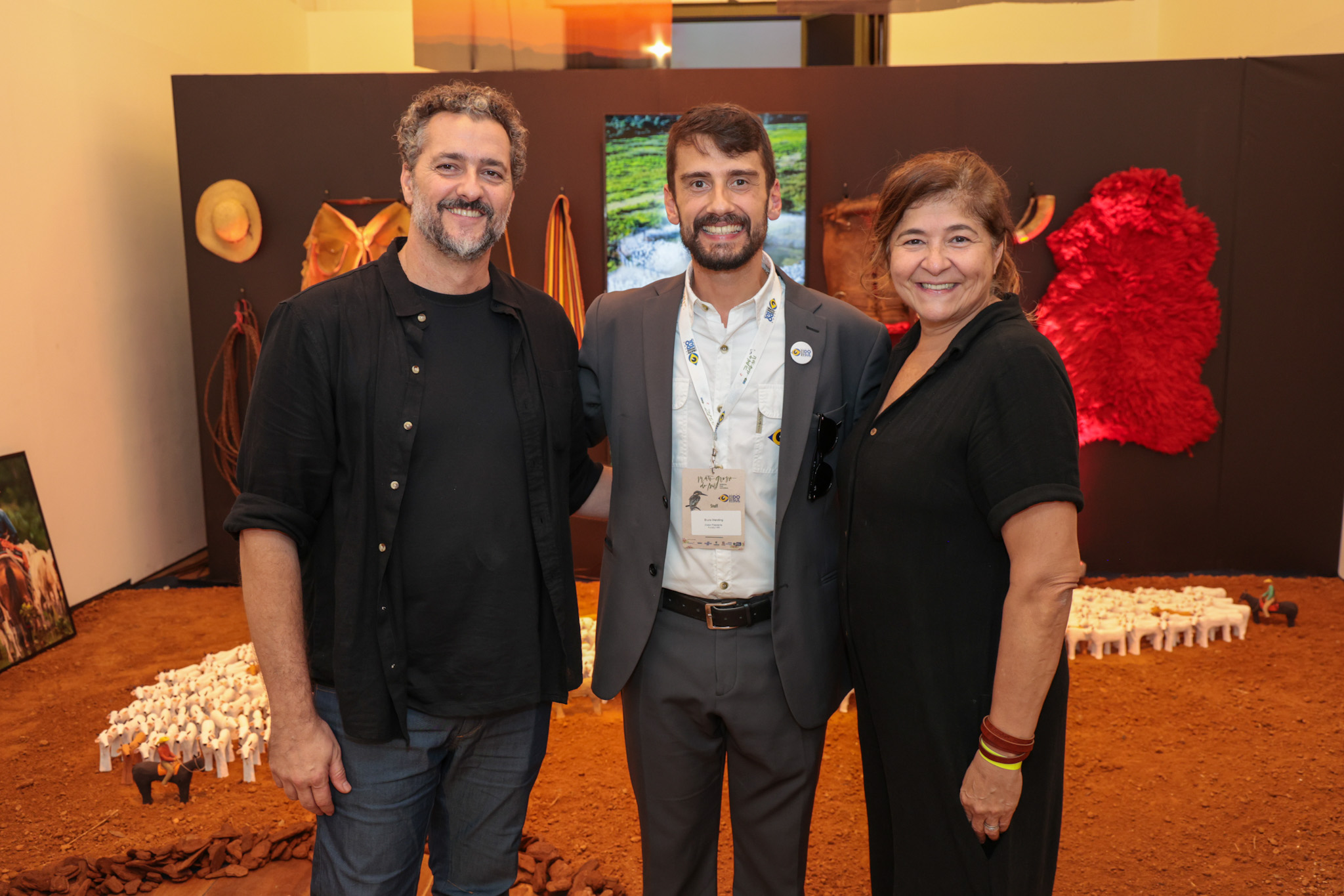Bruno Kiko Azevedo e Linda Benitez, produtores da experiência, com Bruno Wendling, da Fundtur-MS