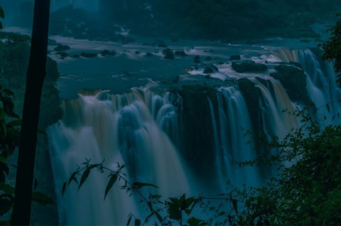 Visita noturna às Cataratas do Iguaçu ganha novo horário até agosto 3 Passe comunidade oferece 20% de desconto aos visitantes vizinhos do município (Nilmar Fernando/Divulgação)