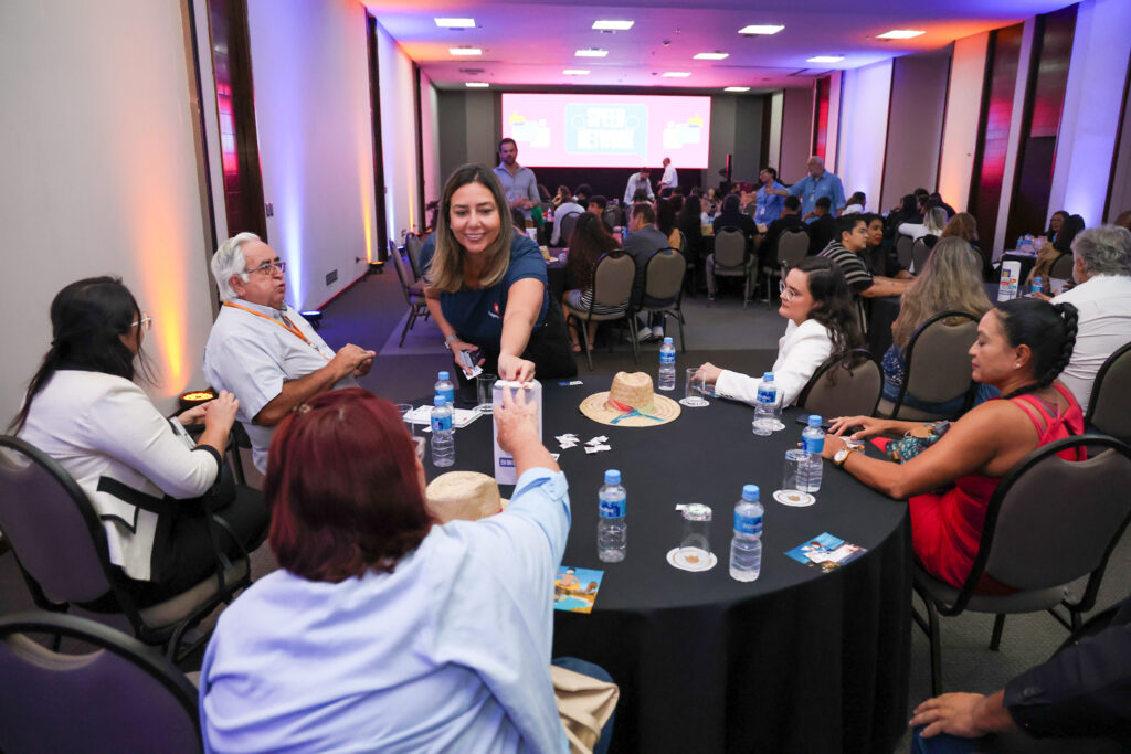 Cinthia Fernandes, da ViagensPromo durante o Speed Network