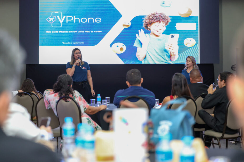 Cinthia Rezende e Wanessa Pereira, da ViagensPromo durante Roadshow M&E