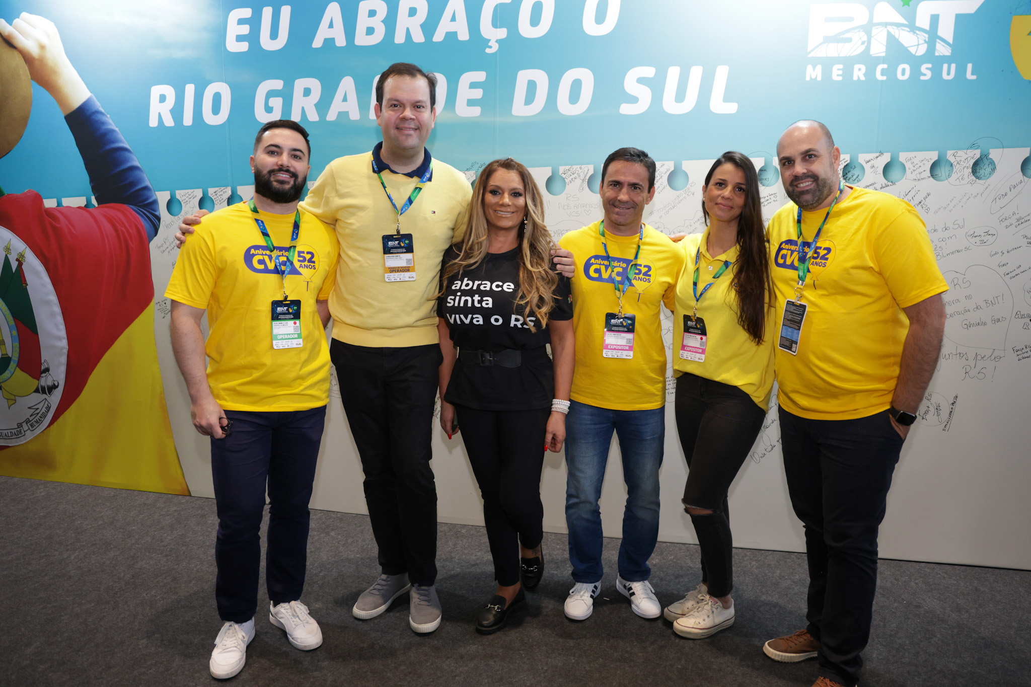 Claudia Mara Borges, diretora de Planejamento e Promoção do Rio Grande do Sul, com a equipe da CVC Corp