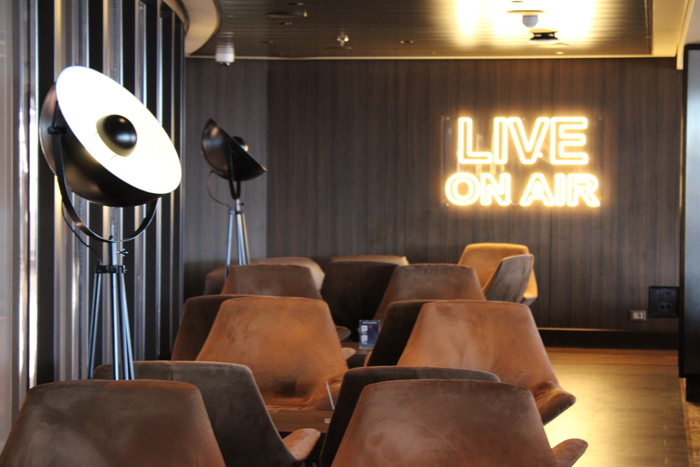 Com uma pegada mais intimista, o Uptown Lounge é o lugar perfeito para quem quer ouvir um jazz e relaxar Com uma pegada mais intimista, o Uptown Lounge é o lugar perfeito para quem quer ouvir um jazz e relaxar