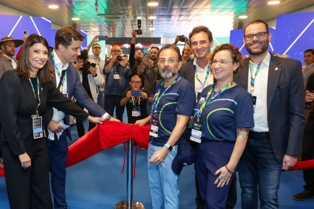 BNT Mercosul 30 anos! Abertura dá a largada para edição histórica em Balneário Camboriú 4 Corte da fita que inaugurou a edicao especial de 30 anos da BNT Mercosul BNT Mercosul 30 anos! Abertura dá a largada para edição histórica em Balneário Camboriú