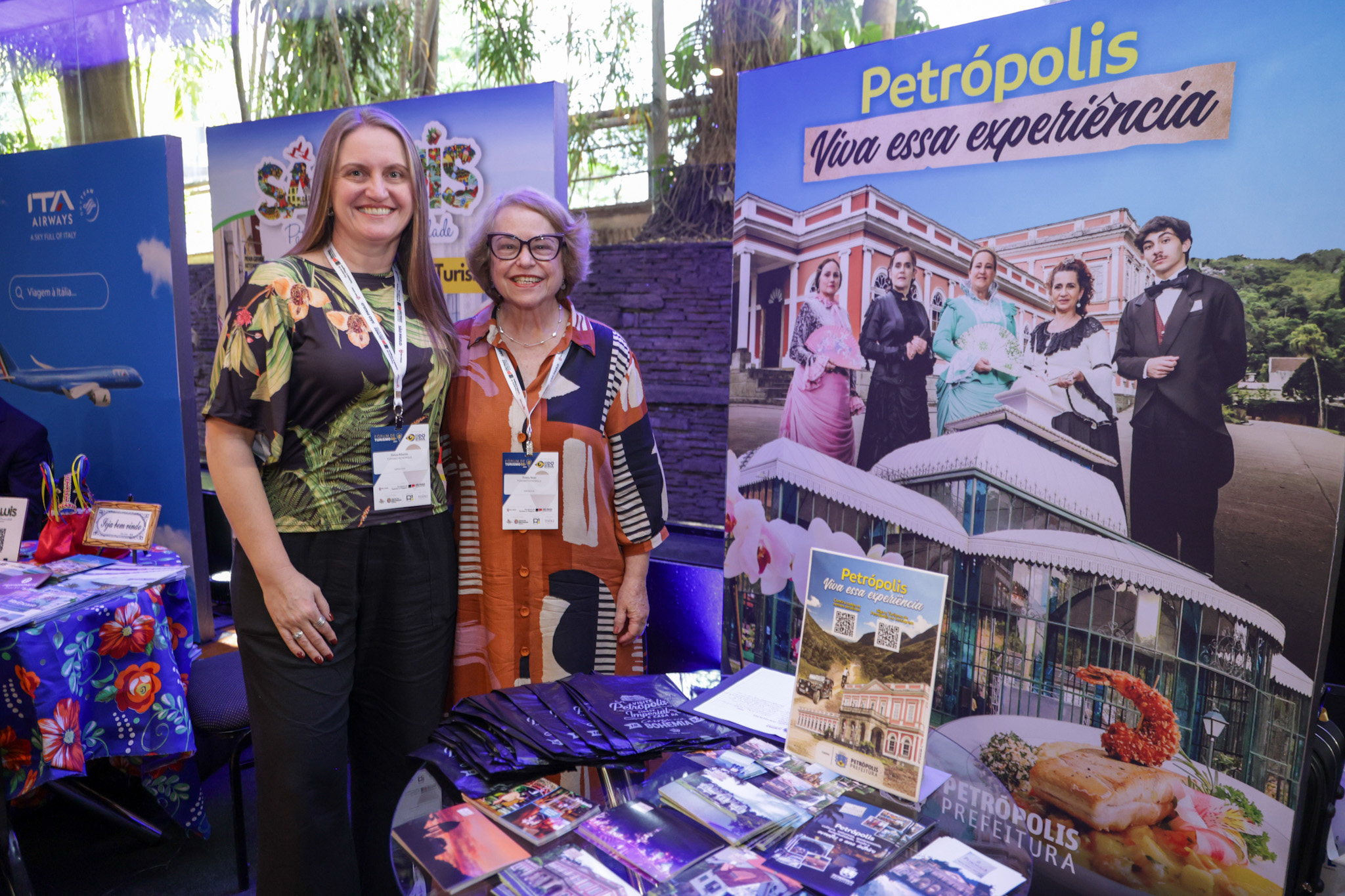 Dalva Ribeiro e Evany Noel, do Turismo de Petrópolis Dalva Ribeiro e Evany Noel, do Turismo de Petrópolis