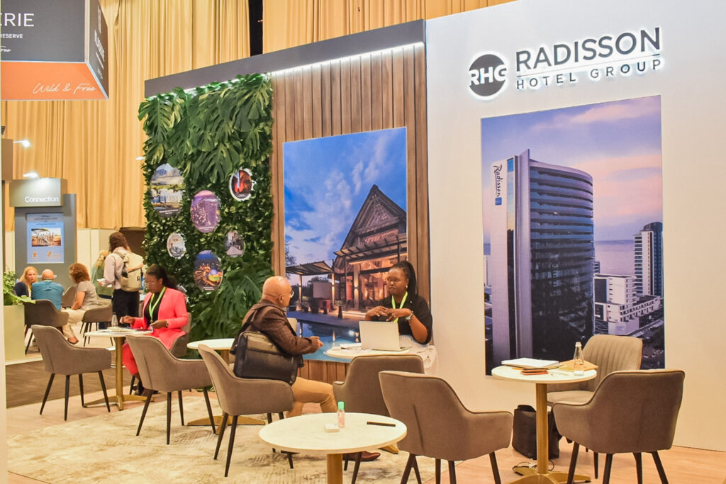 Dentre as marcas internacionais em exposição está a Radisson, do segmento de hotelaria