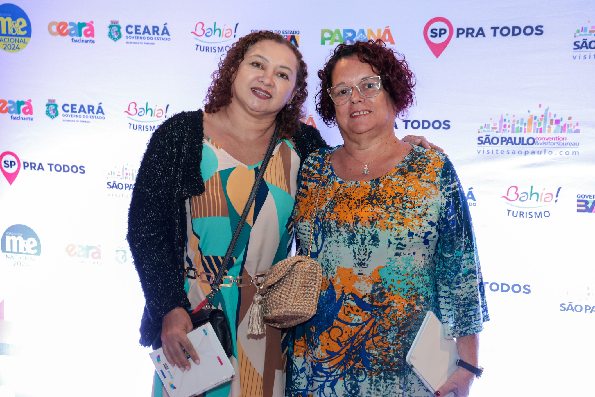 Deuselia Santos, Viajando Disney, e Verônica de Oliveira Santos Lima, Freelance