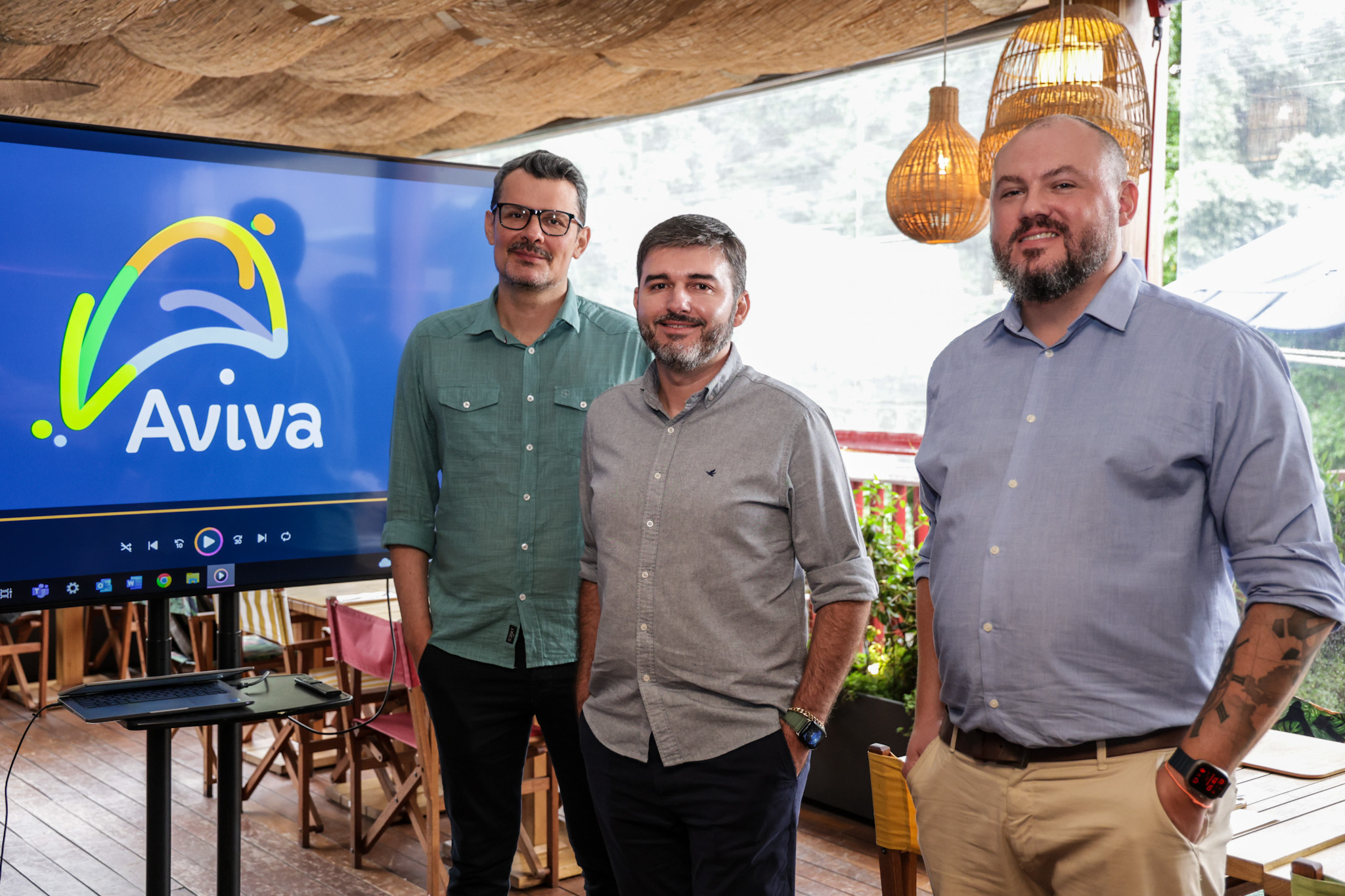 Aviva fatura R$ 1,2 bilhão em 2023 e anuncia ciclo de investimento bilionário para próximos anos 1 Edson Candido diretor de Marketing e Vendas da Aviva Alessandro Cunha CEO da Aviva e Paulo Schneider COO da Viva Aviva fatura R$ 1,2 bilhão em 2023 e anuncia ciclo de investimento bilionário para próximos anos