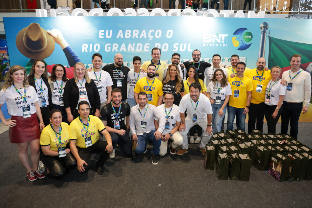 Equipe da CVC Corp e expositores do Rio Grande do Sul