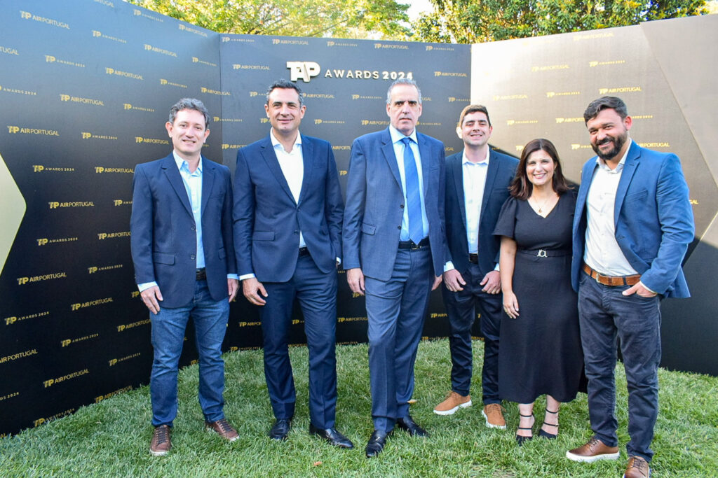Equipe da TAP com agentes brasileiros premiados no TAP Awards