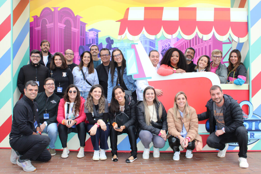 Equipe da Universal e operadores no Universal Studios Hollywood