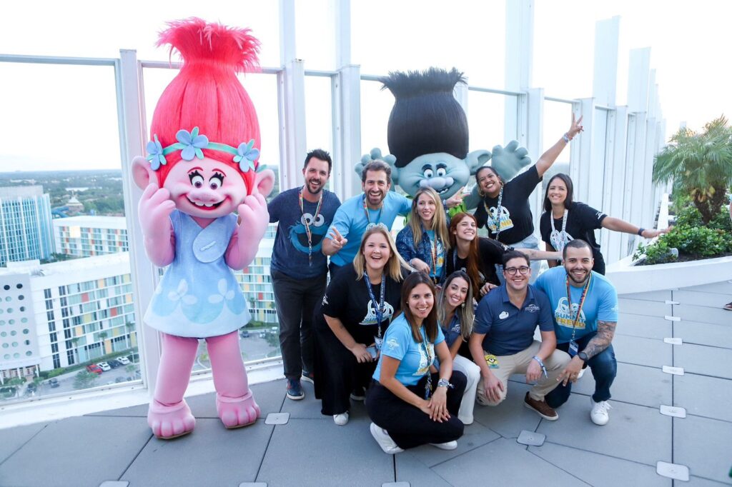 Personagens de Trolls animaram a galera