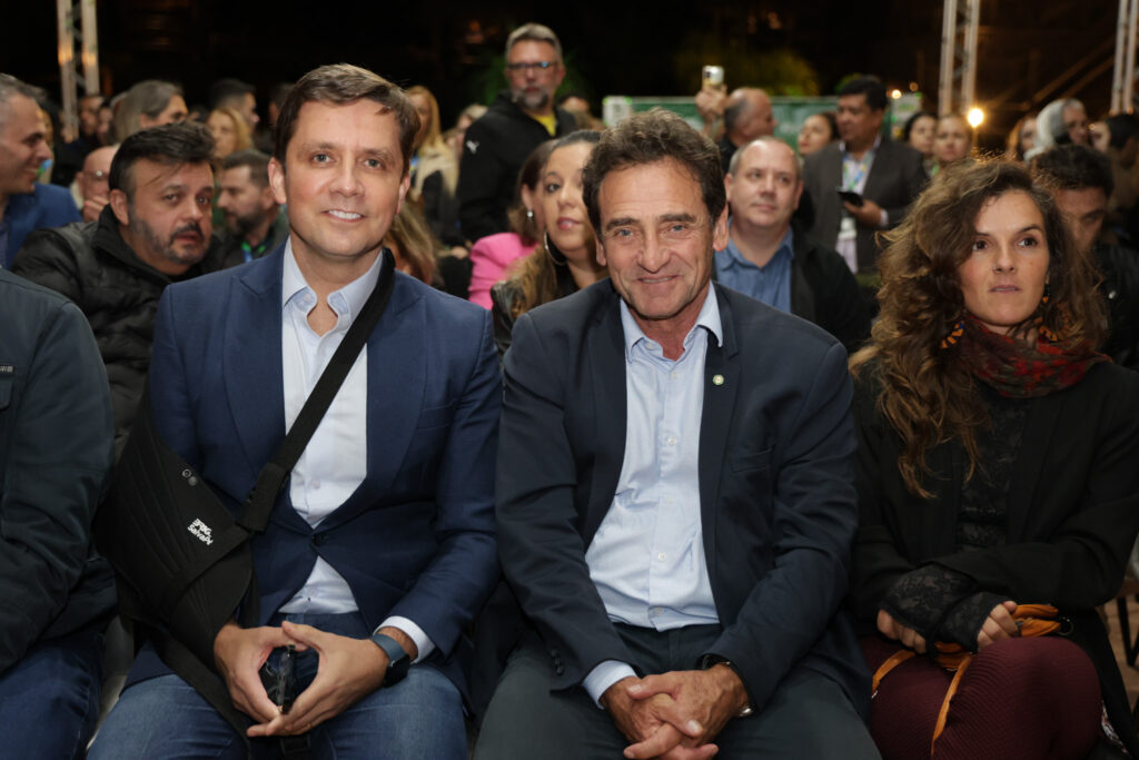 Fabricio Oliveira, prefeito de Balneário Camboriú, e Milton Zuanazzi, do MTur, com sua companheira