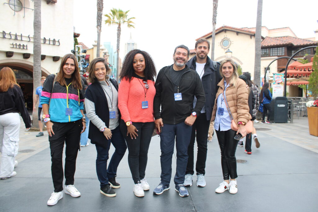 Fernanda Paranhos, da CVC Corp, Mariana Hecksher, da Interep, Vilmara Souza, da Agaxtur, Jorge Souza, da Orinter, Yago Masid, da Azul Viagens, e Paula Rorato, da CVC Corp