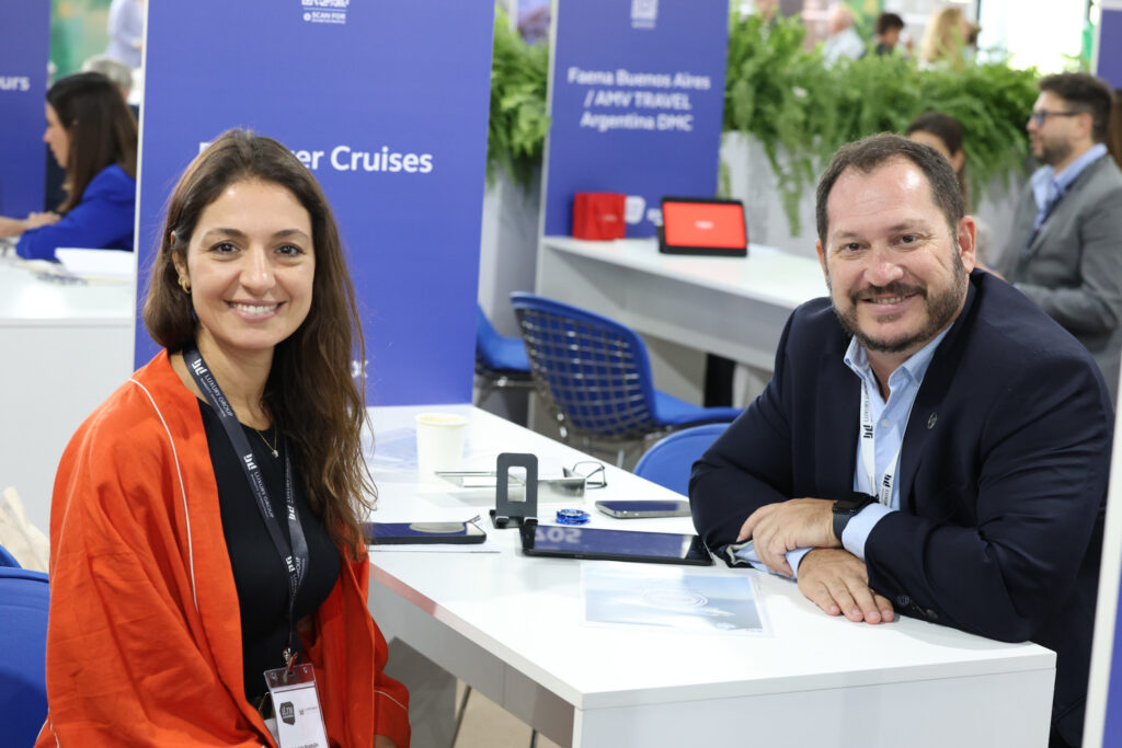 Gabriela Brustulin, da GB Travel e Pablo Zabala, da Discover Cruises