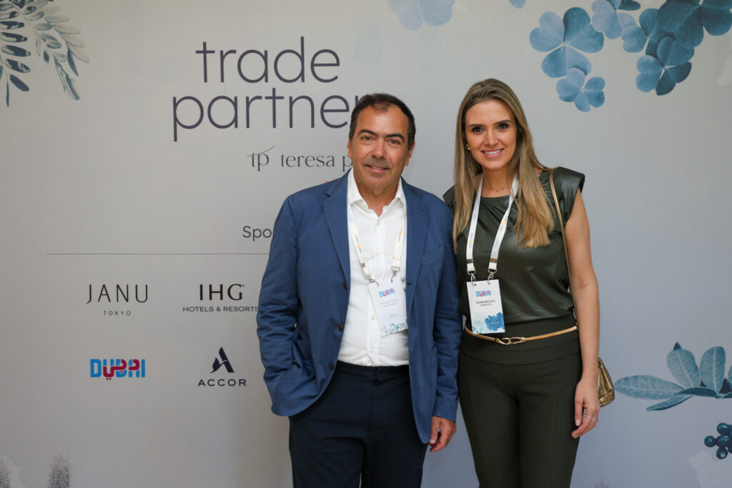 Giovana Tomás Perez, da TP, e Mikelaitis, do Leading Hotels