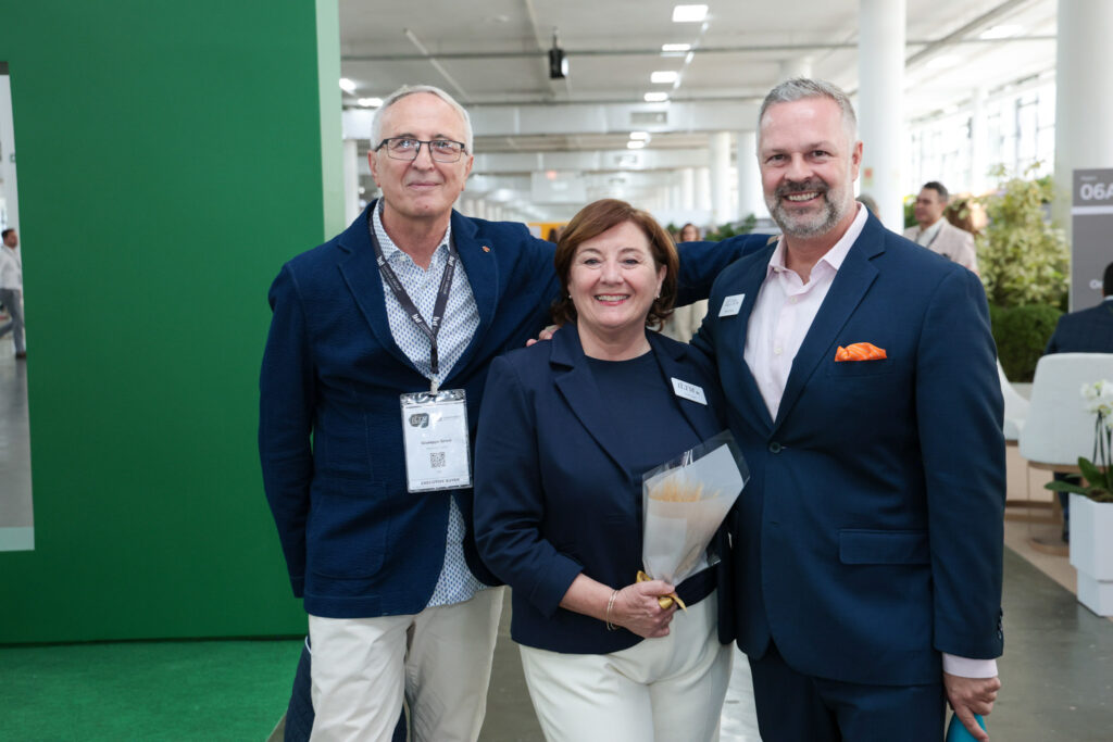 Giuseppe Sironi, da Hermes Travel, Alison Gilmore, diretora de Portfolio da ILTM e Simon Mayle, diretor da ILTM