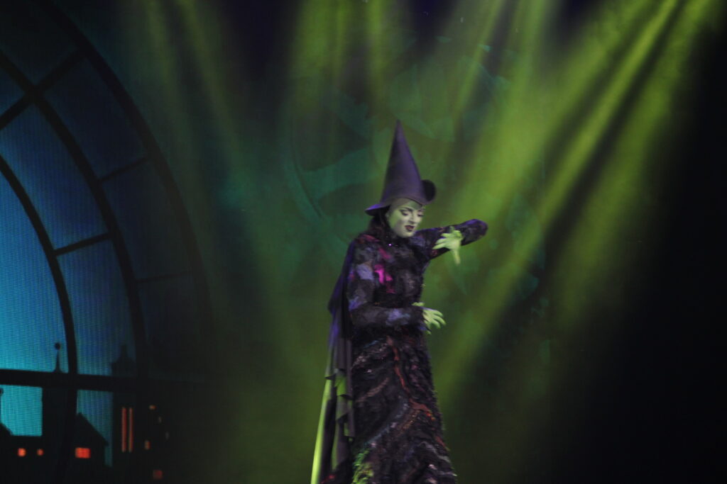 Wicked encerrou o almoço com a versão de “No Good Deed”