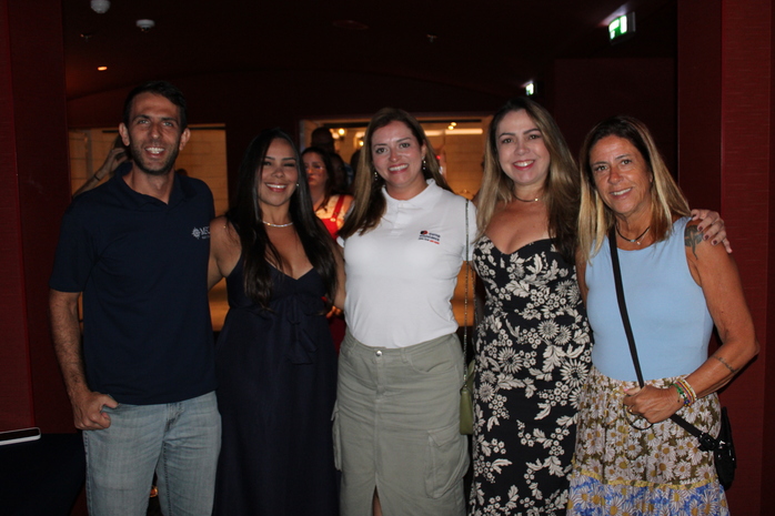 Ivan Mauro, da MSC com Lucilene, da Multicidades, Edimara Pinho, da Europ Assistance, Claudia Lino, da Gatetour e Patricia Cristofaro, da PBL Turismo, Bianca Pontes e Karla Salerno, da DM Tur.jpg Ivan Mauro, da MSC com Lucilene, da Multicidades, Edimara Pinho, da Europ Assistance, Claudia Lino, da Gatetour e Patricia Cristofaro, da PBL Turismo, Bianca Pontes e Karla Salerno, da DM Tur.jpg