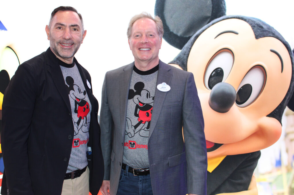 Javier Moreno e Jeff Van Langeveld da Disney Disney finaliza transformação do Epcot em junho e investirá mais US$ 60 bi em parques até 2034