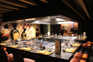 Kaito Teppanyaki apresenta oito churrasqueiras Teppanyaki e 64 lugares para os hóspedes