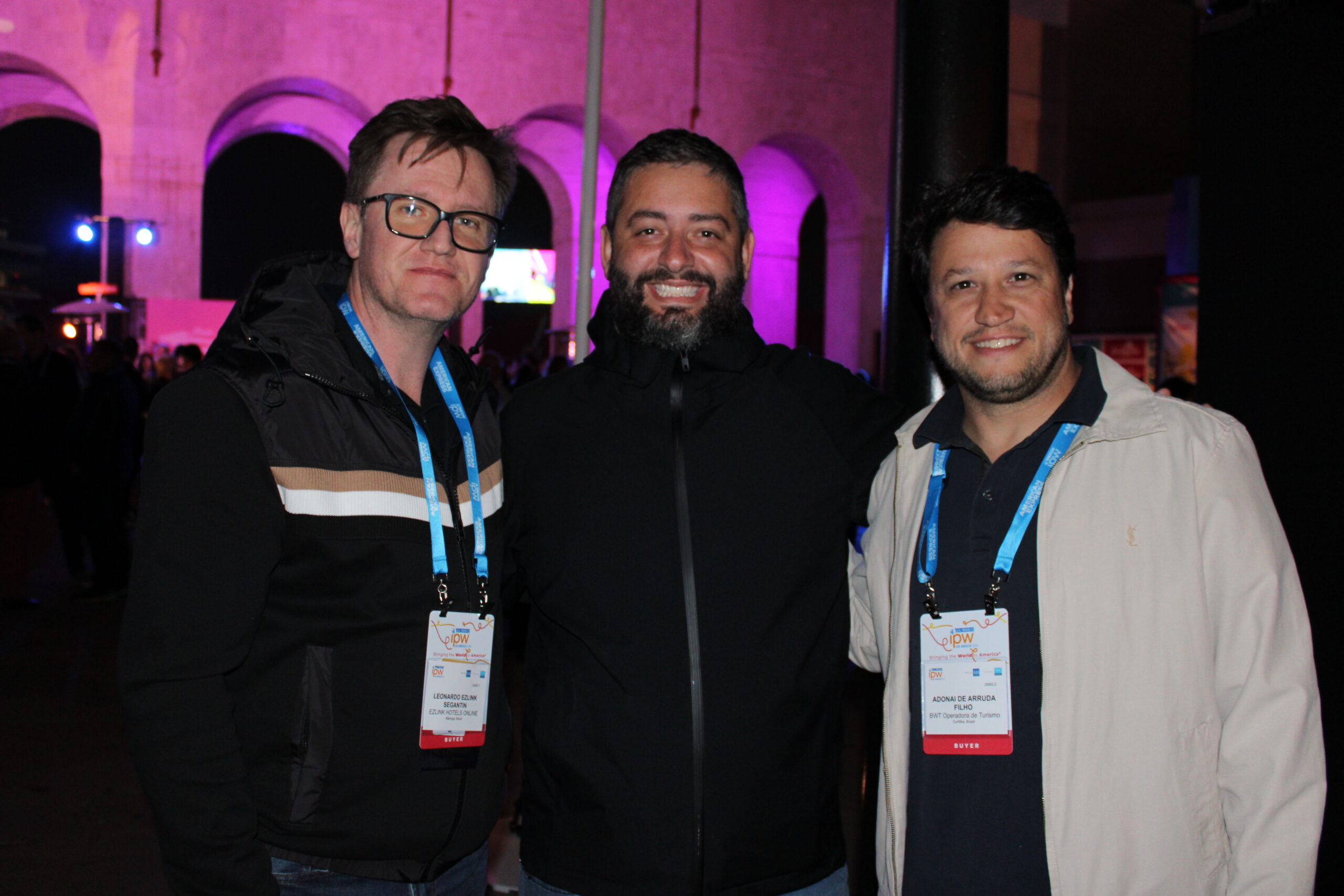 Leonardo Segantin, da EZLink, com Gabriel Cordeiro e Adonai Arruda Filho, da BWT