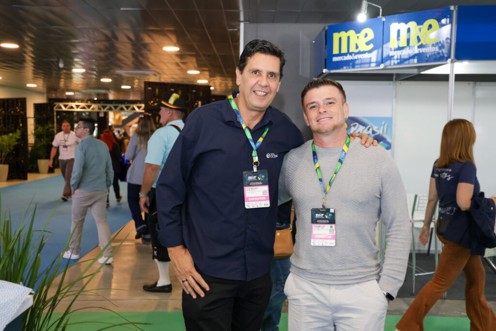 Mano Neves, do Grupo Oceanic, e Clarimir Lima, da Rede Sagres
