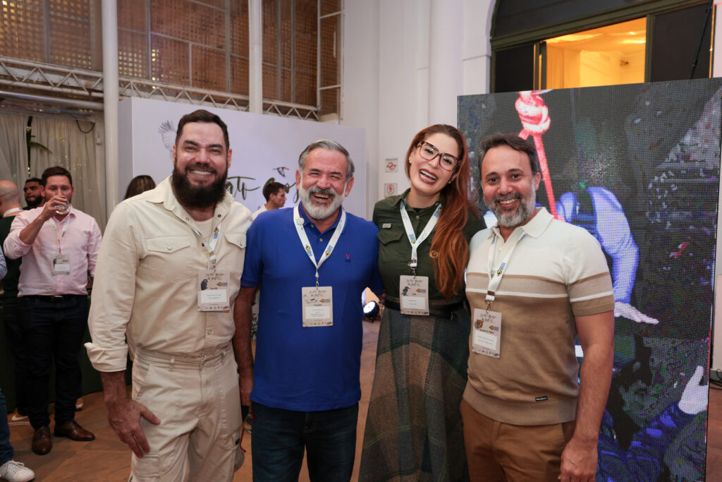 Marco Antônio, de Bonito Pantanal, Clovis Casemiro, da IGLTA, Juliana Queiroz, da Fundtur-MS, e Alex Bernardes, do LGBT+ Turismo Expo