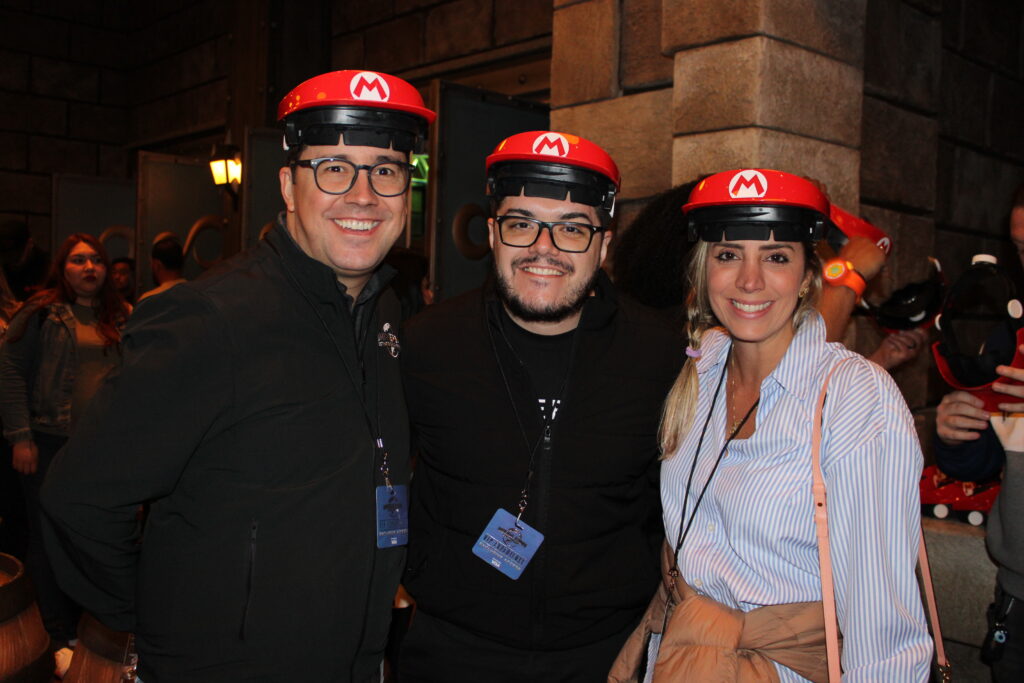 Martim Diniz, da Universal, com Paulo Biondo e Paula Rorato, da CVC