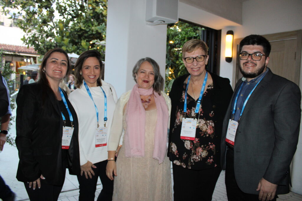 Melissa Maia e Mariana Hecksher, da Interep, Ana Flavia Medina, de Kissimmee, Barbara Picolo, da ETS, e Paulo Biondo, da CVC