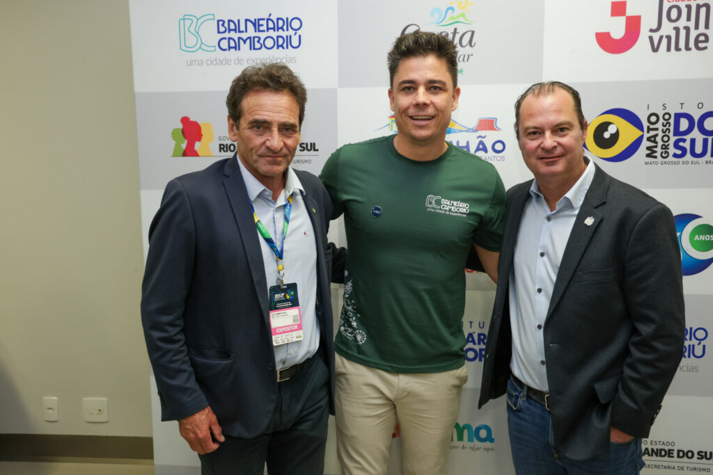 Milton Zuanazzi, do MTur, Thiago Veslasquez, da Setur-BC, e Andrezza Negrini, do Balneário Camboriú CVB, e Evandro Neiva, secretário de Turismo de Santa Catarina
