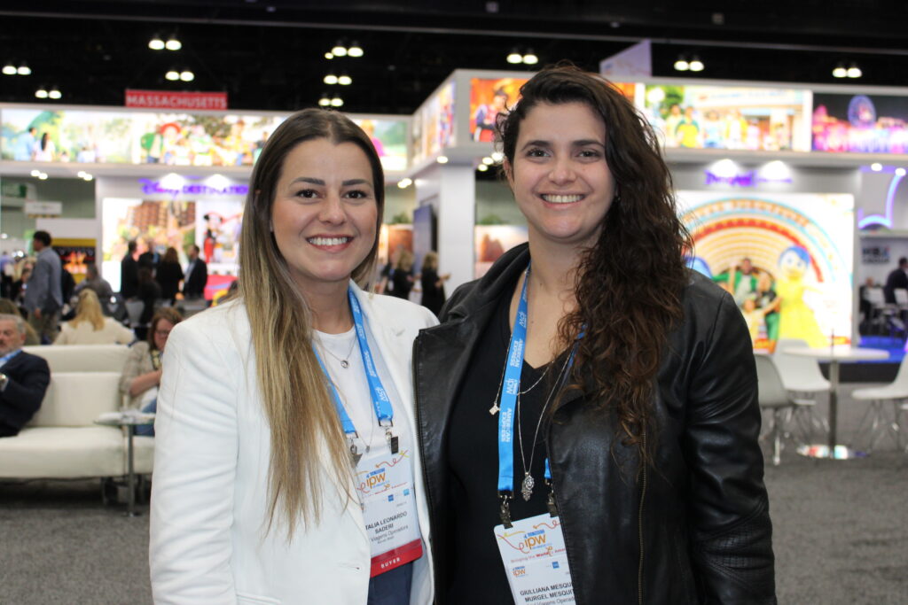 Natalia Saderi e Giulliana Mesquita da Azul Viagens IPW: Azul Viagens acumula crescimento de 152% nas vendas internacionais em 2024