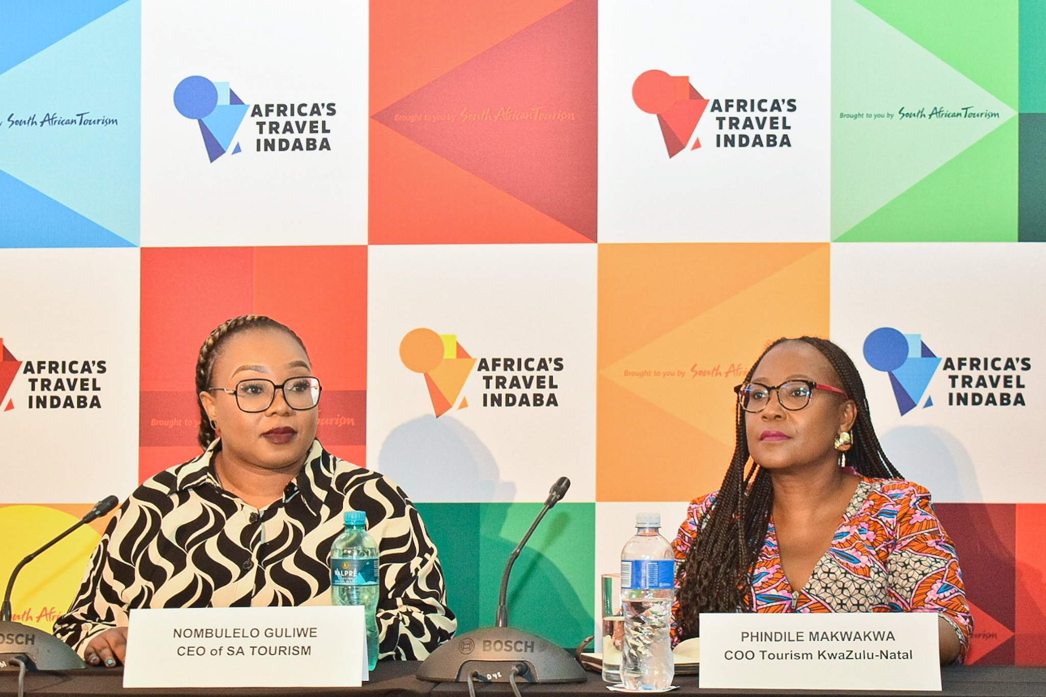 Nombulelo Guliwe, CEO do escritório de Turismo da África do Sul e Phindile Makwakwa, COO do Turismo de KwaZulu-Natal Nombulelo Guliwe, CEO do escritório de Turismo da África do Sul e Phindile Makwakwa, COO do Turismo de KwaZulu-Natal