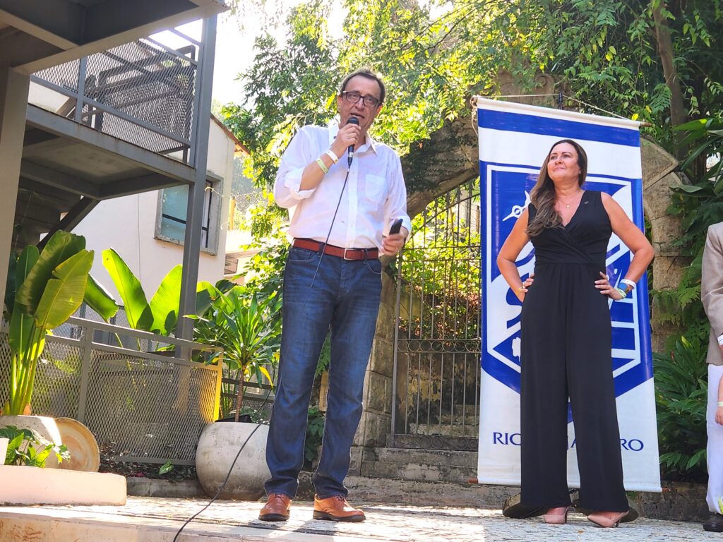 Nylvando Oliveira Jr.,, copresidente, e Simone Campos, past presidente do Skal RJ