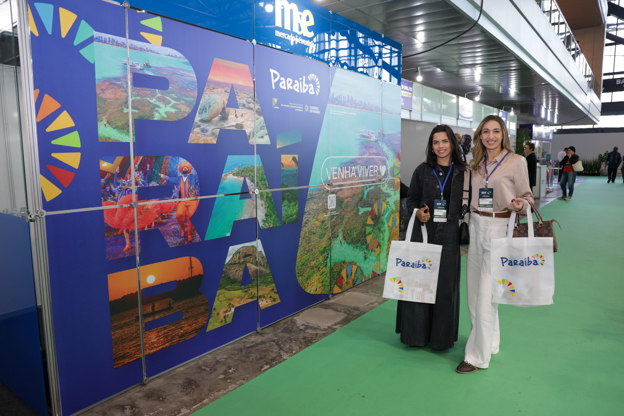 Paloma Wrubleski e Aline Gomes Fernandes, da NavegaTrip