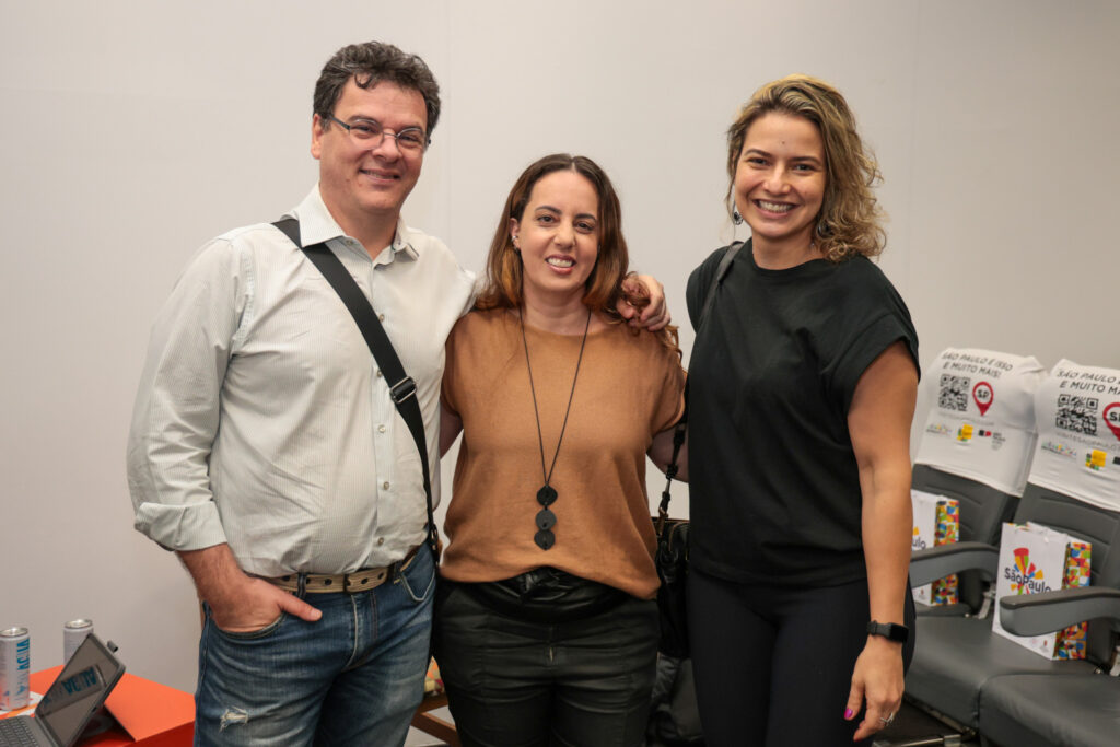 Paulo Barbosa, do Ministério de Turismo de Israel, Maria Figueiredo, presidente executiva da Braztoa e Carolina Dias, do Turismo de Israel